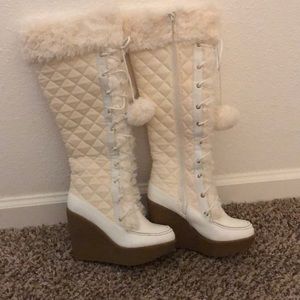 Cream Fur Heeled Snow boots size 6